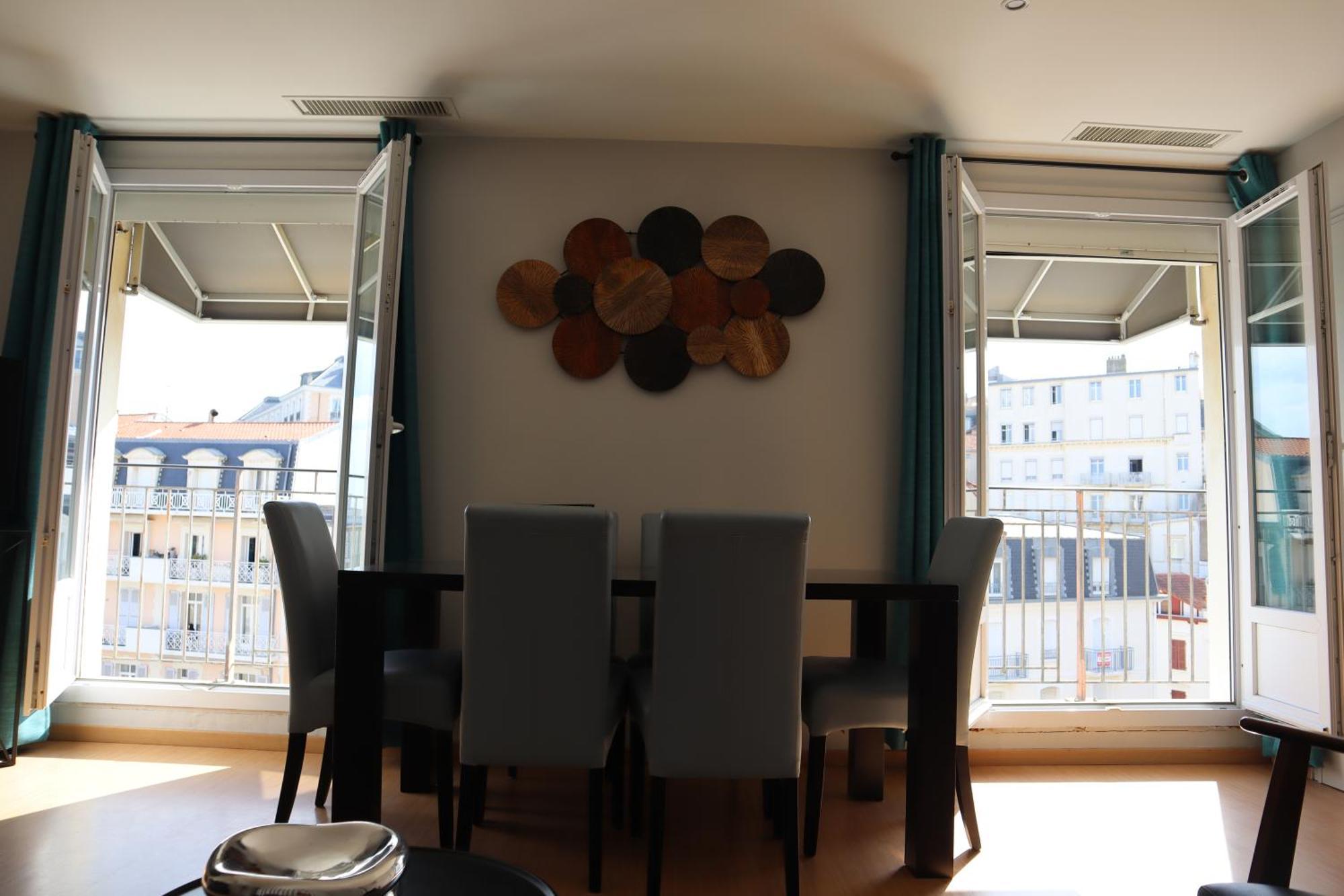 One-Bedroom Apartment Sea View